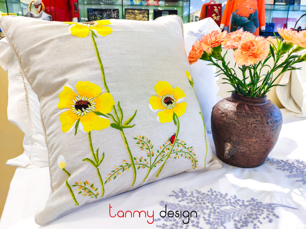 Cushion cover flower embroidery